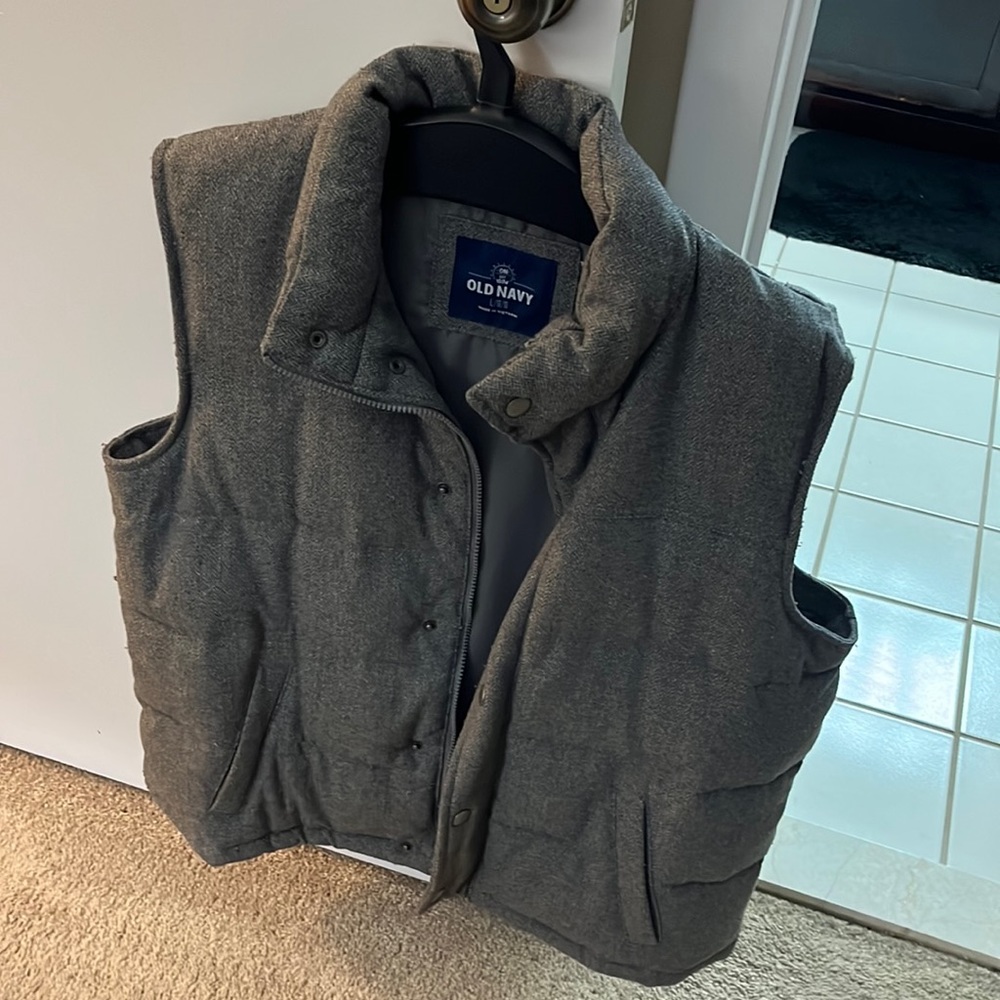 Men’s gray vest size large Old navy